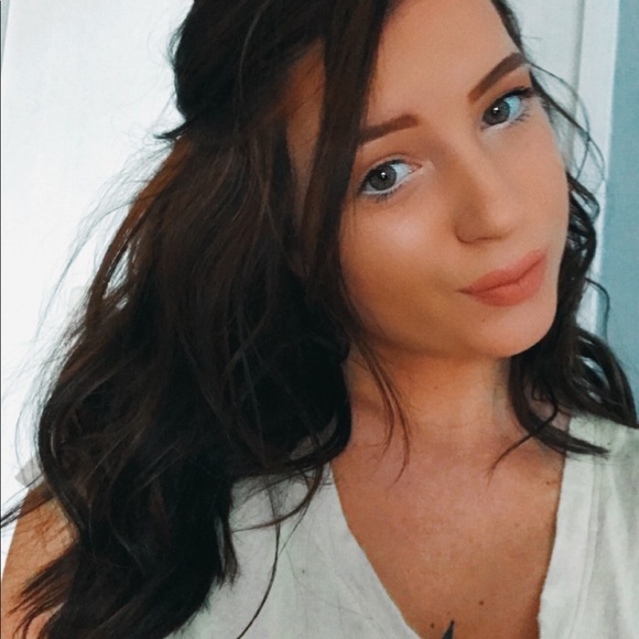 Meet your Posher, Ally - Picture 1 of 1